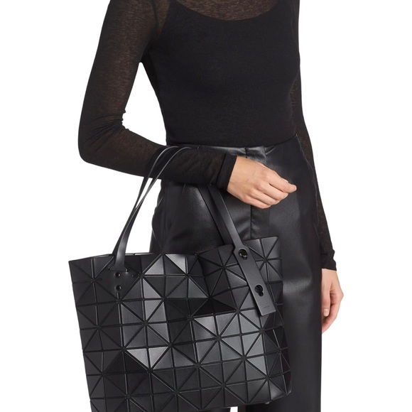 Rock Matte Finish Tote - White Matte
BAO BAO ISSEY MIYAKE - Picture 12 of 12